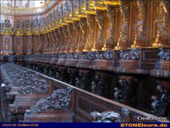110_Chorgestuehl.jpg